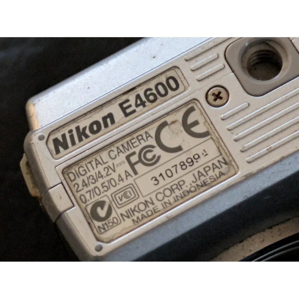 Nikon Coolpix 4600 Digital Camera Silver 4 Megapixels 3x Optical Zoom Works